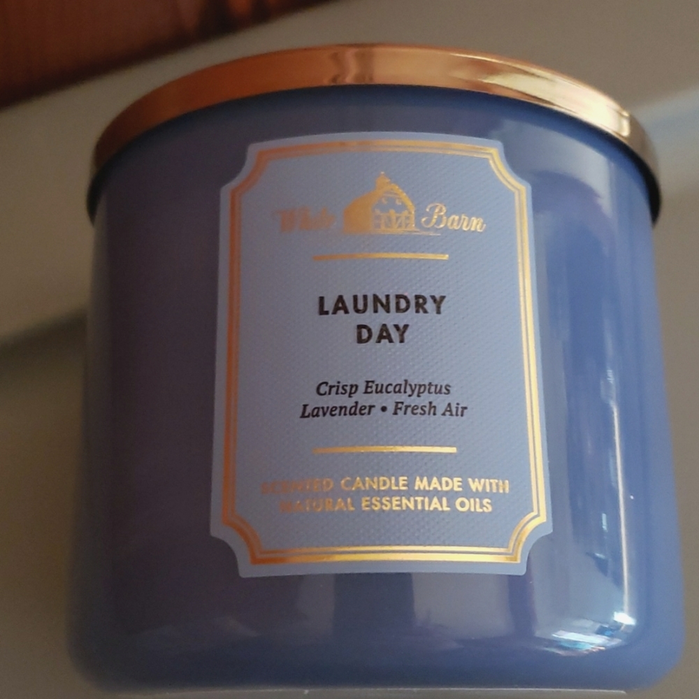 White Barn- Laundry Day Candle